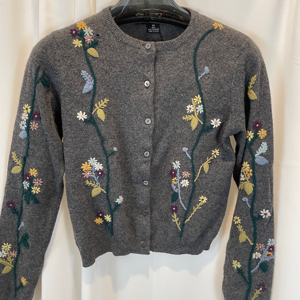 Allegra da version vintage 100% cashmere embroidered sweater size medium